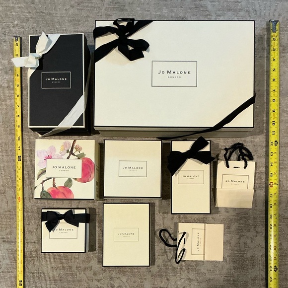 Jo Malone Black and White Gift Collection - Picture 4 of 5